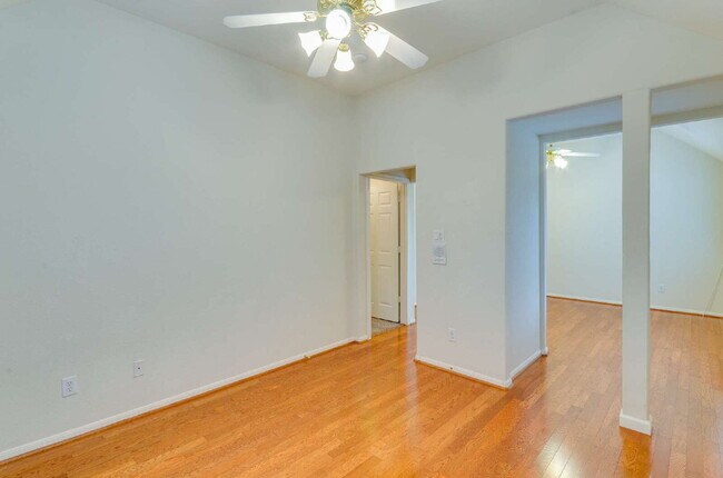 Building Photo - Spacious 5-Bedroom Home in Brazos Landing!