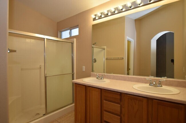 Building Photo - 1024 Clover Tip Ct