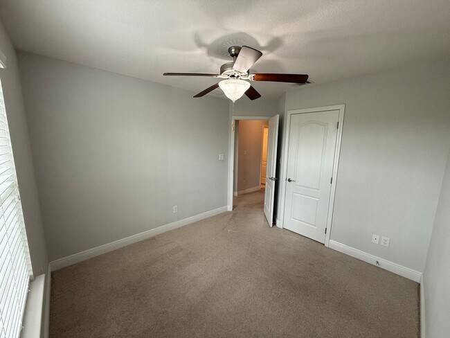 Building Photo - Pensacola - Weatherstone - 4 bedroom, 2 bathroom - w/ lawn care included