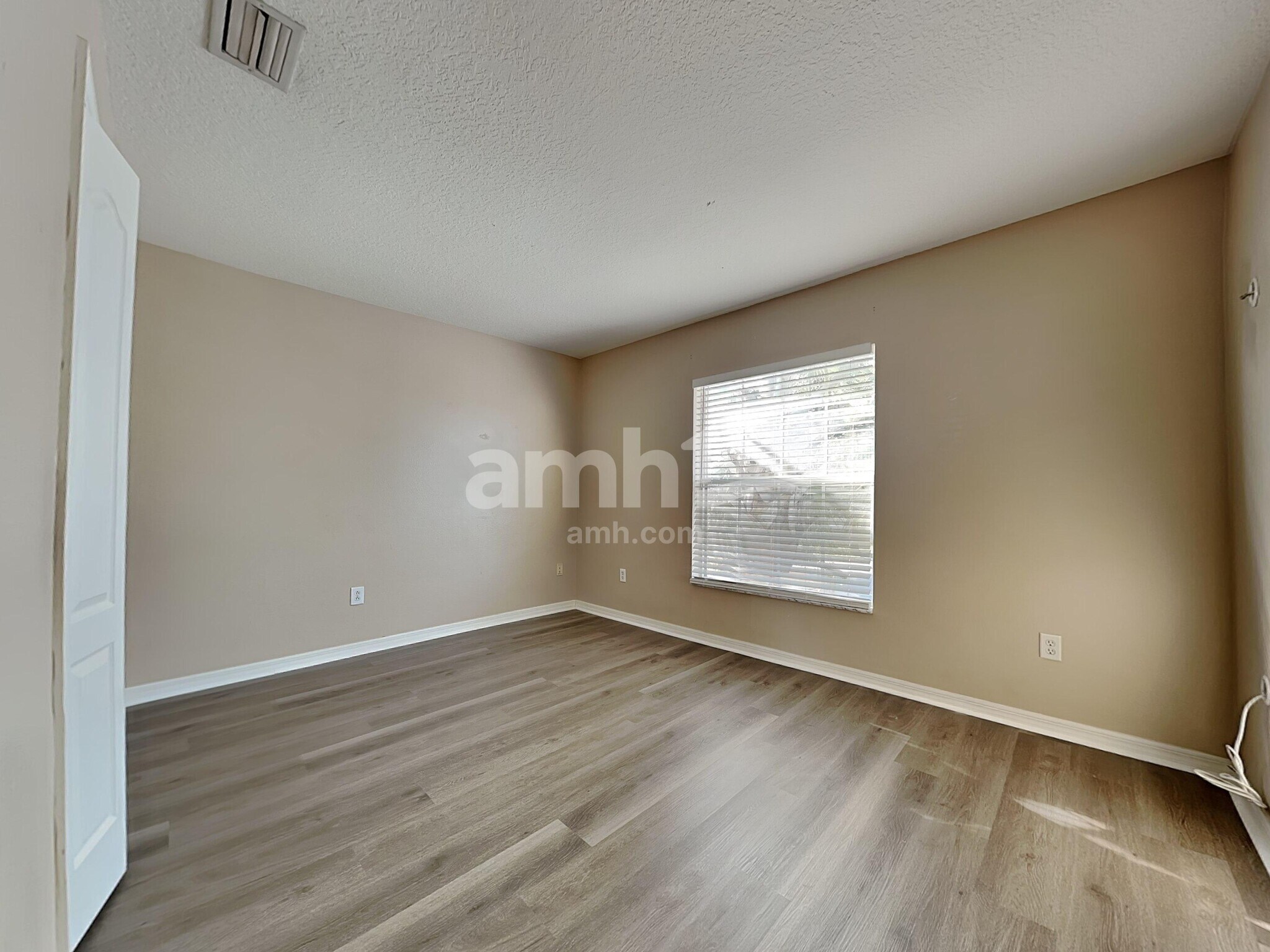 Building Photo - 15534 Lake Bella Vista Dr