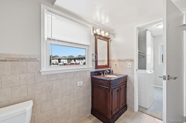 Building Photo - 16 D Essex Pl