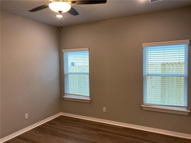 Building Photo - 221 Williams ct