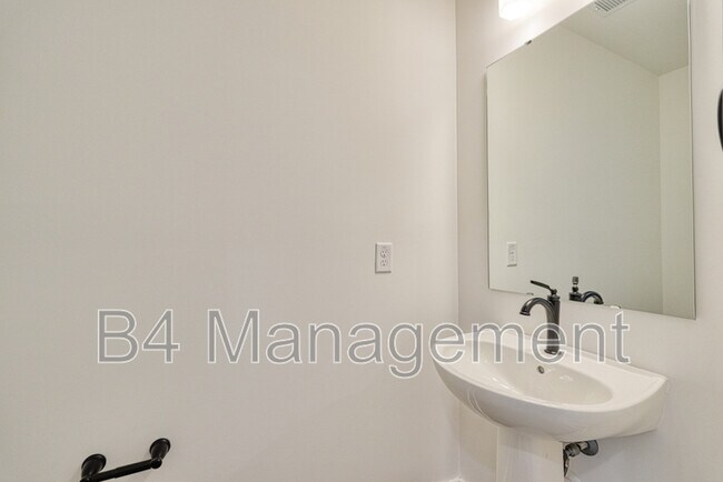 Building Photo - 416 W Parima Ct