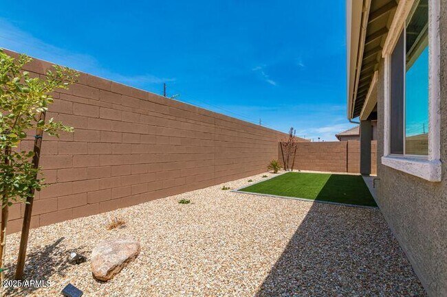 Building Photo - 8914 W Palo Verde Dr