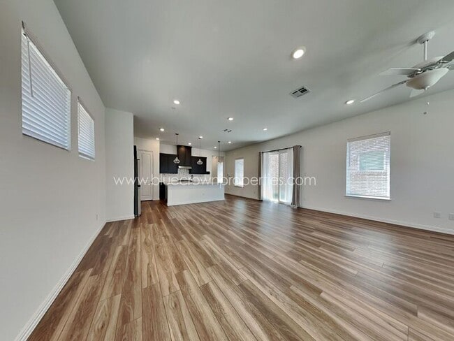 Building Photo - 6209 Queen's Path