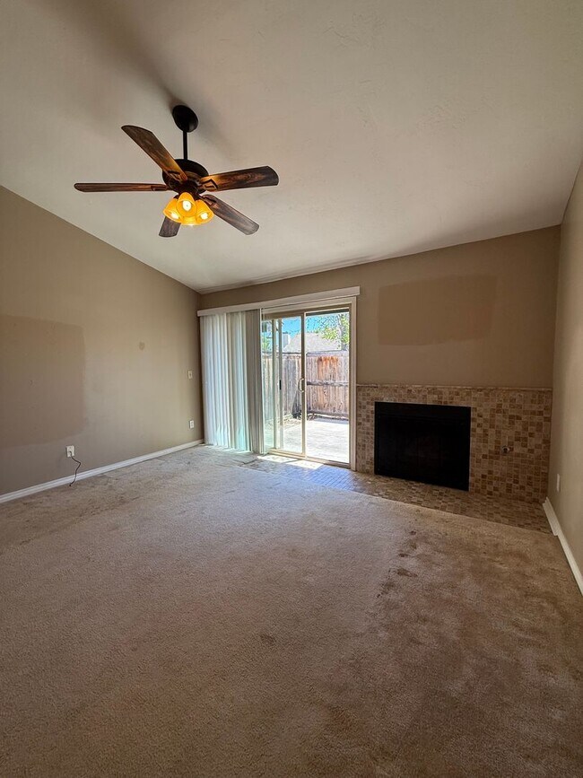 Building Photo - Charming Single-Level Townhome in Cape Concord