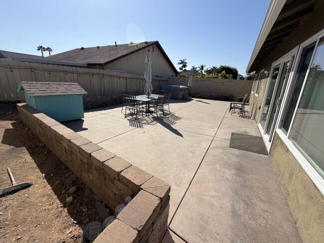 Building Photo - 11169 Avenida Del Gato
