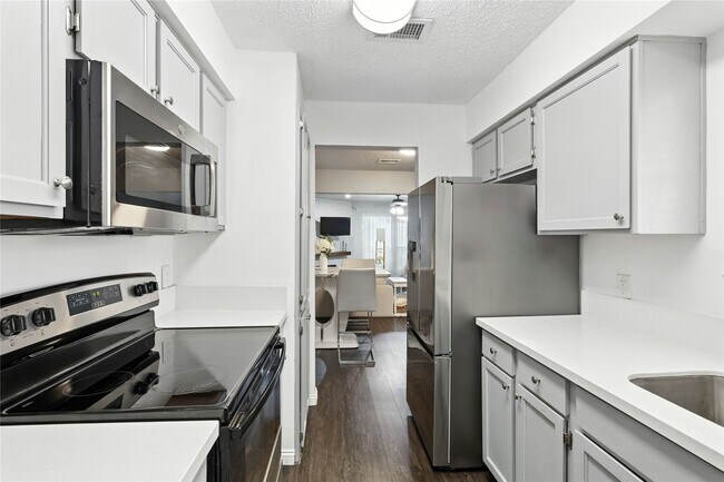 Building Photo - 2277 S Kirkwood Rd