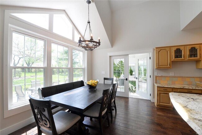 Building Photo - 1306 S Geyer Rd