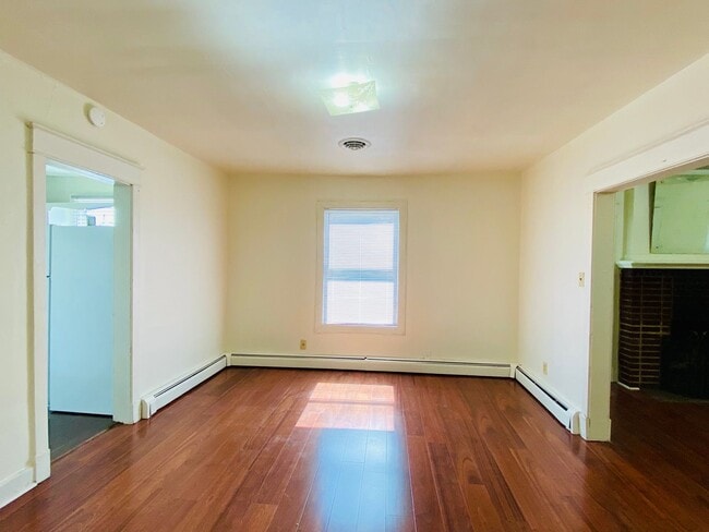 Building Photo - Adorable 2bdrm/1bth Bungalow Conveniently Located in Richmond's Historic Churchill!!