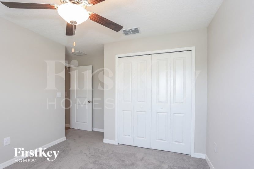 Building Photo - 5001 White Chicory Dr