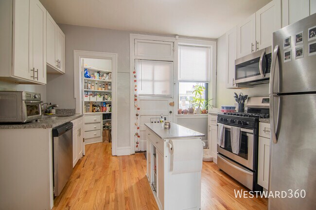 Building Photo - 6038 N Hermitage-3