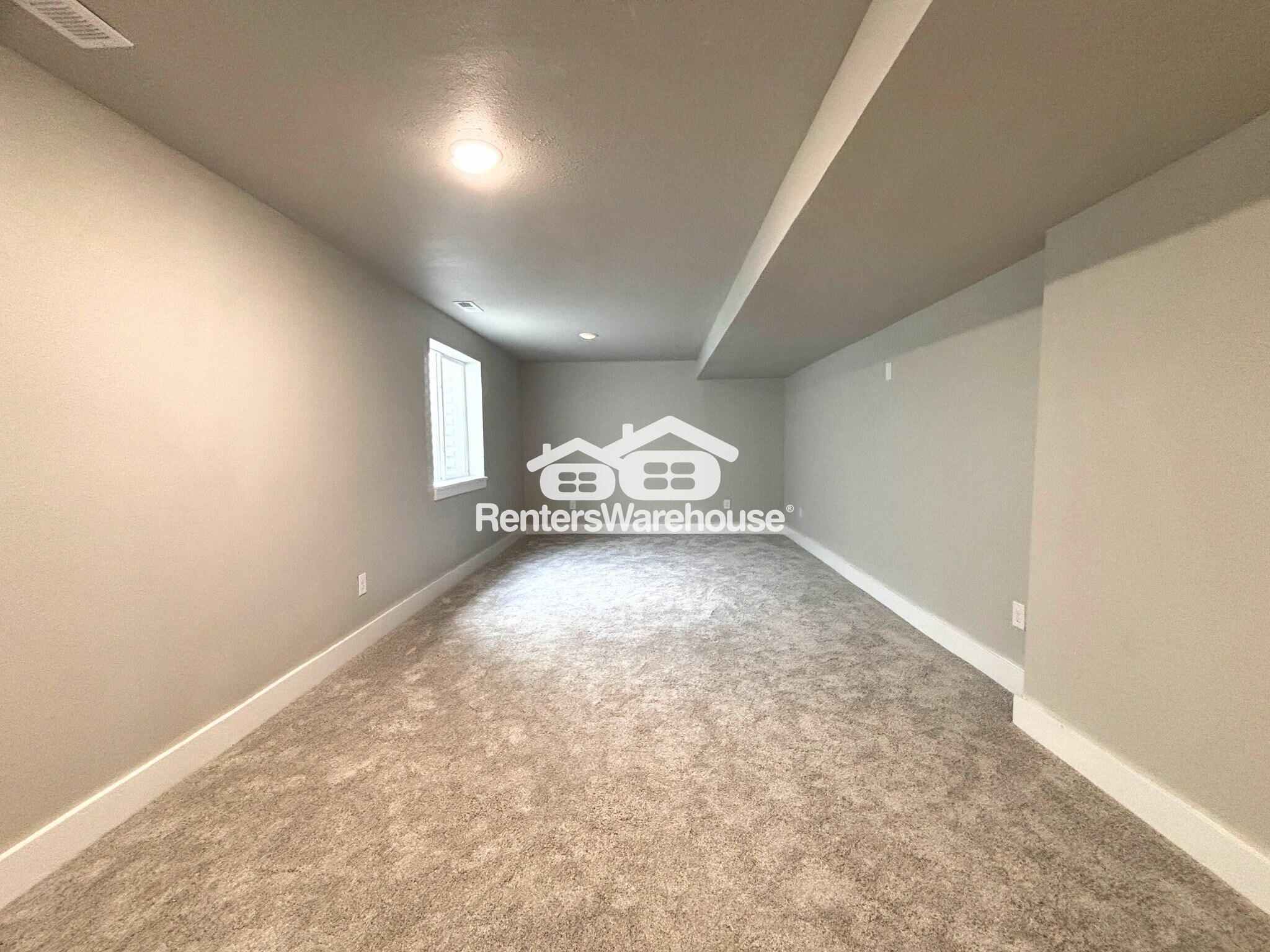 Building Photo - 15231 Deerview Dr