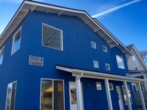 Building Photo - Gorgeous 2 Story Ultra-Sleek 1BD+Loft/1.5 Bath!