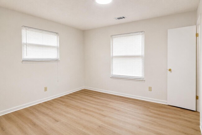 Building Photo - 107 Hillside Dr