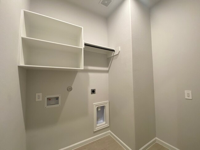 Building Photo - 9411 Trestle Creek Ct