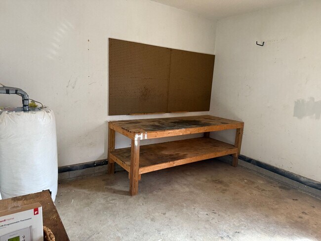 Building Photo - Charming 3 Bedroom, 1.5 Bath Ranch-Style Home