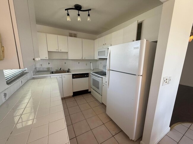 Building Photo - 516 Saxony Dr