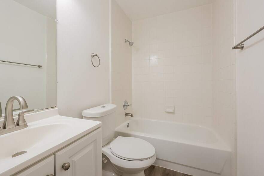 Building Photo - 18718 Timber Trace Dr