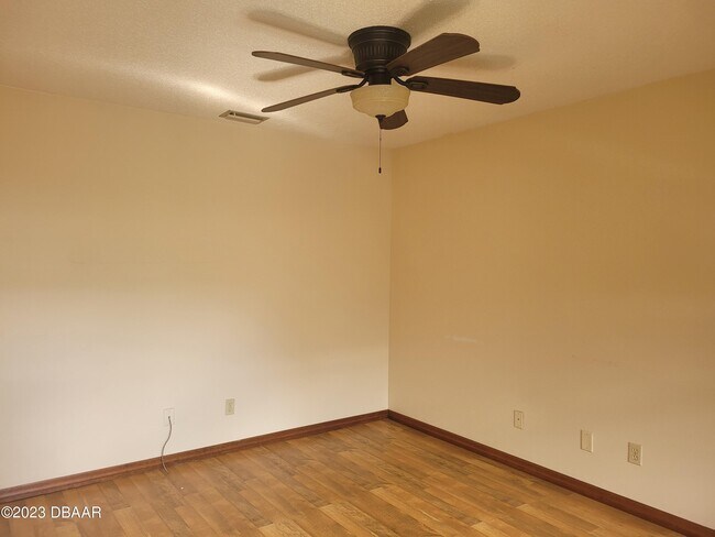 Building Photo - 840 Center Ave