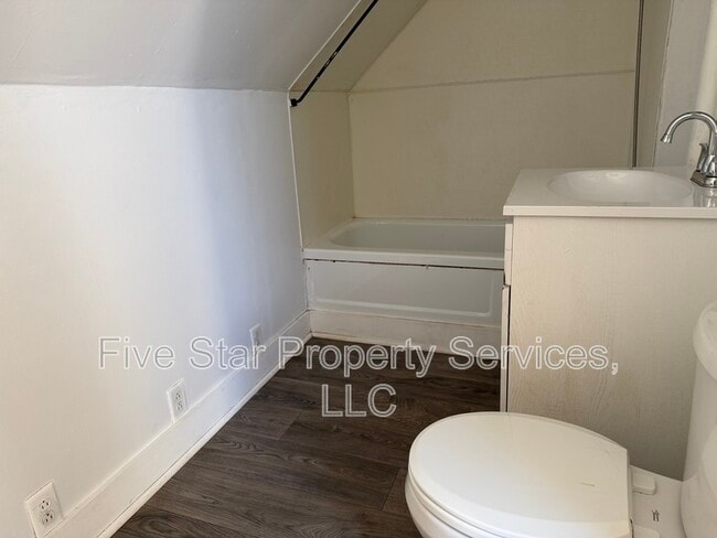 Building Photo - 930 N 11th St