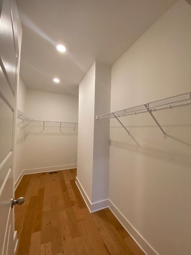 Building Photo - Amazing 4 Bedroom Home in Lebanon / 3.5 Bathrooms / 3 Car Garage /  Fenced in Backyard with Deck /