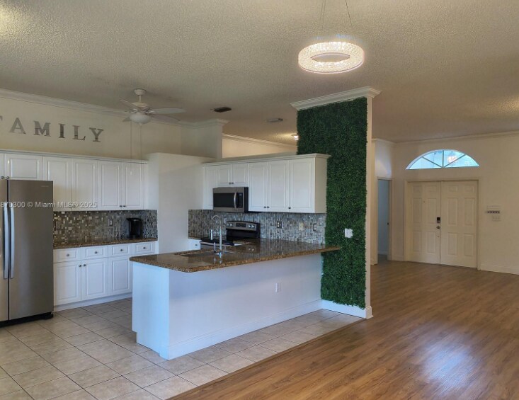 Building Photo - 440 SE 25th Dr