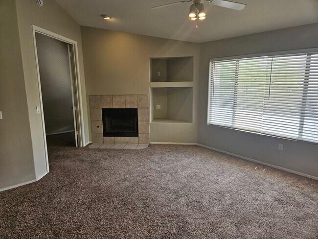 Building Photo - 7520 E Earll Dr