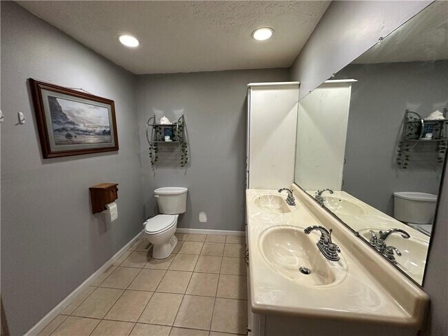 Building Photo - 7597 Rockbridge Rd SW