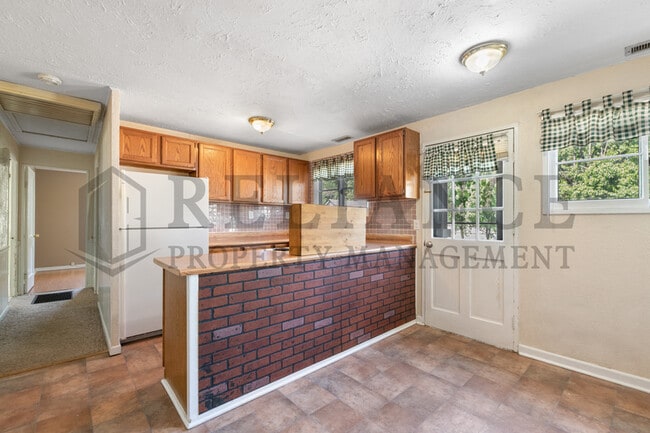 Building Photo - 749 N Westridge Dr