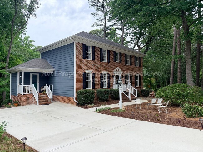 Building Photo - 1208 Nottingham Dr