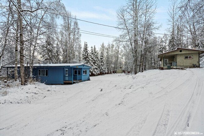 Building Photo - 20513 Scenic Dr