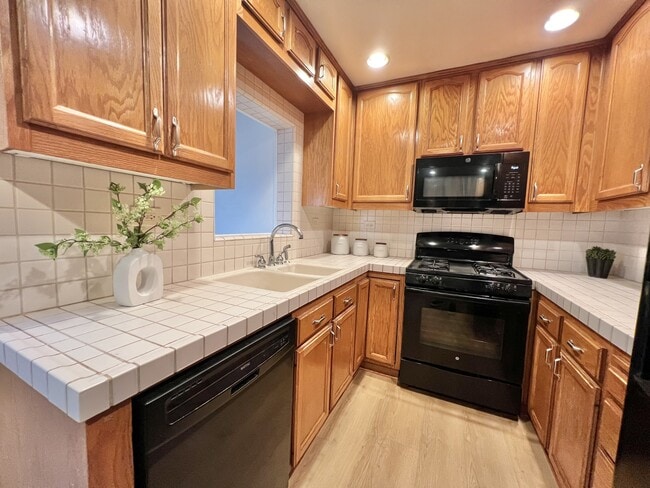 Building Photo - 6165 Blain Pl