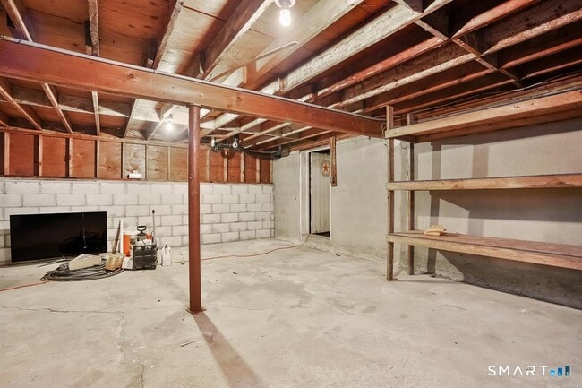 Building Photo - 732 Tunxis Hill Rd