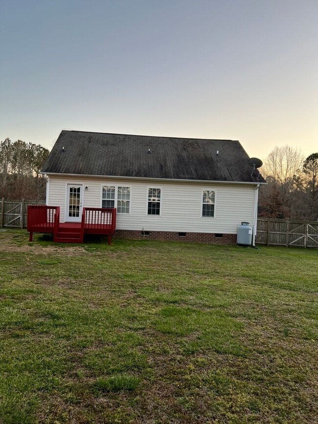 Building Photo - Beautiful 3 bed Ranch on Half an Acre with...