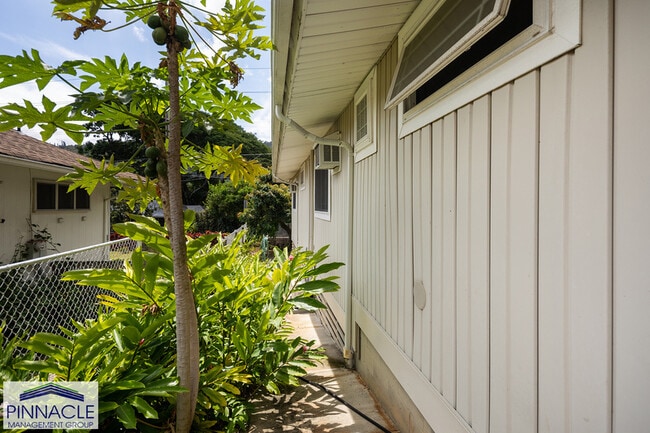 Building Photo - 3329 Woodlawn Dr