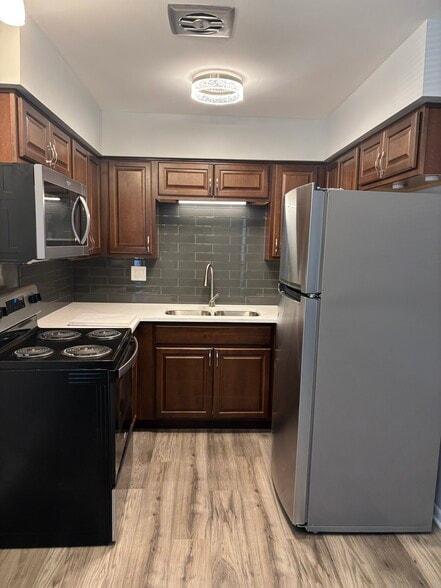 Building Photo - 7232 Randolph St