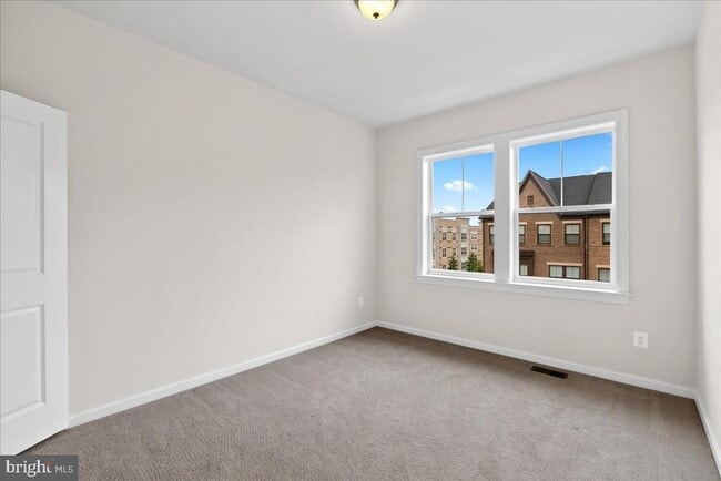 Building Photo - 45121 Kincora Dr