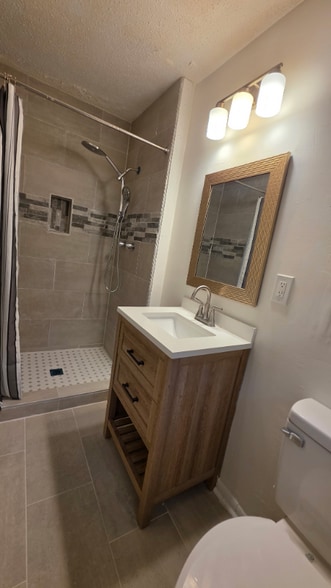 Building Photo - 4040 Knollbrook Dr NW