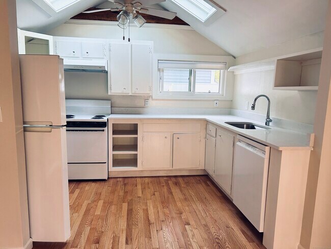 Building Photo - 6-5 5th St