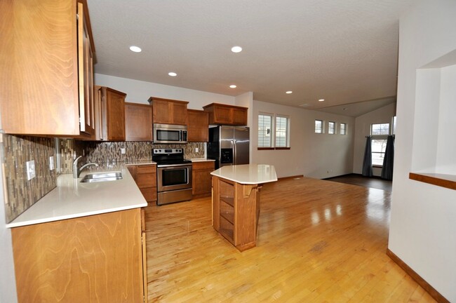 Building Photo - Coeur d'Alene Place Community 3 bed 2.5 ba...