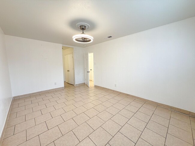 Building Photo - 7528-7528 Thistle Ln