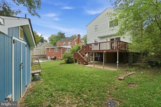 Building Photo - 8007 Wildwood Dr