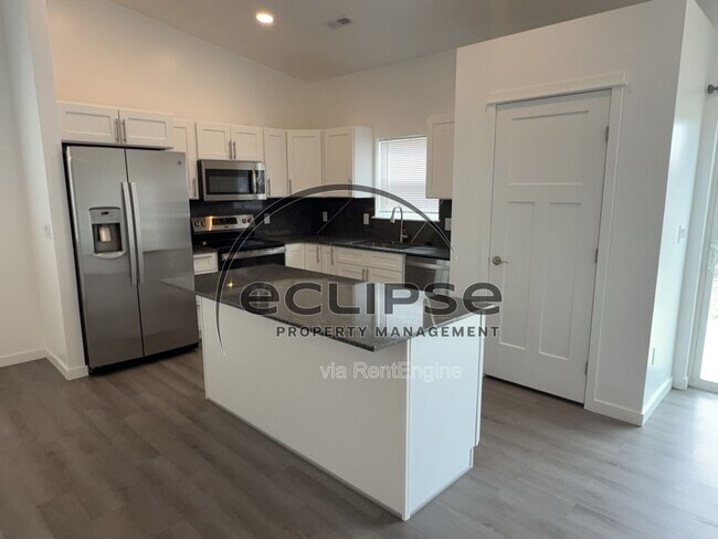 Building Photo - 147 Buena Vista Dr