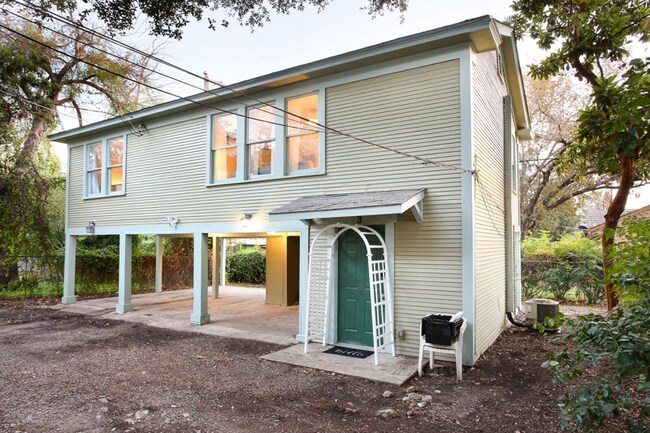 Building Photo - 1532 W Huisache Ave