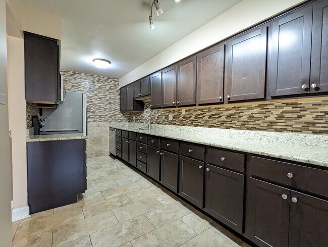 Building Photo - 2252 N Baldwin Way