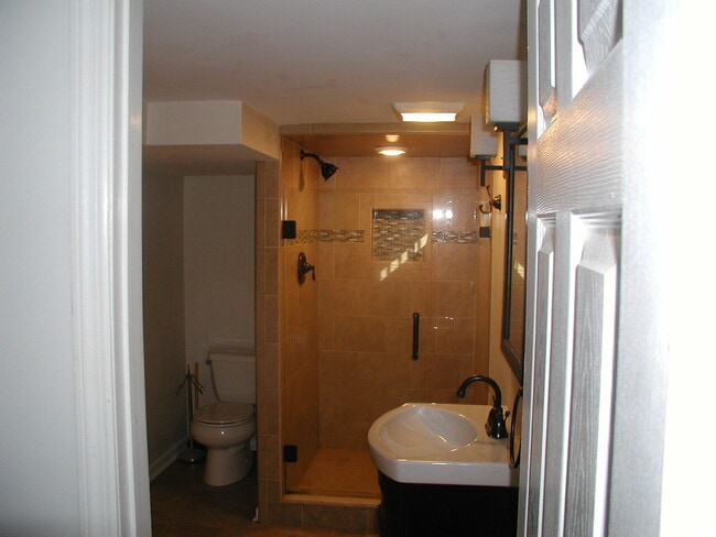 Building Photo - Gorgeous 3 bedroom 2 bath rancher!