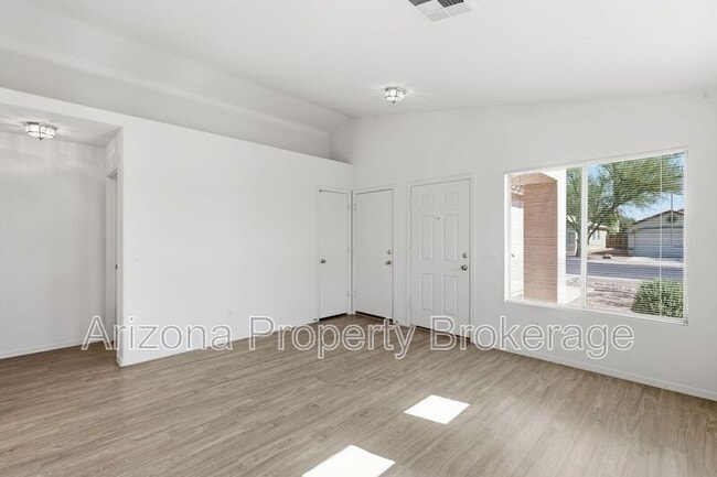 Building Photo - 14823 W Redfield Rd