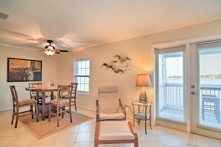 Building Photo - 5285 Coquina Key Dr SE