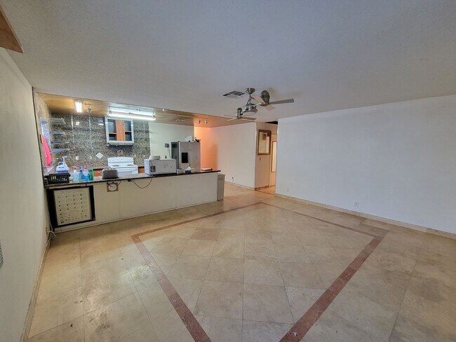Building Photo - Single story in Montara Est 4 bed/2 full b...